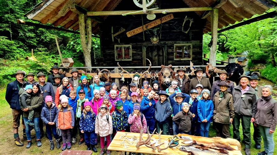 2025.05.23   0005   Volksschulkinder Mit Jaegern Im Revier