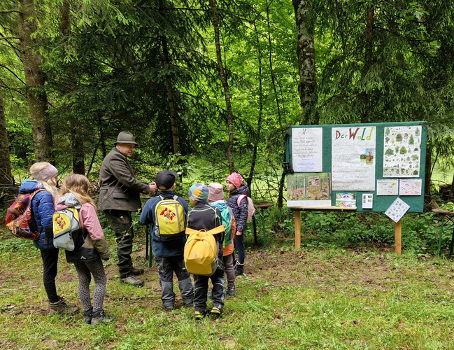 2025.05.23   0007   Volksschulkinder Mit Jaegern Im Revier