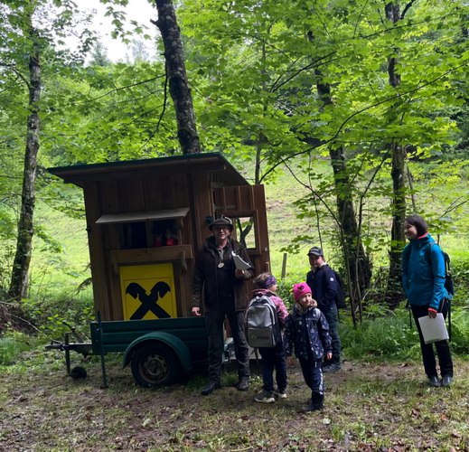 2025.05.23   0012   Volksschulkinder Mit Jaegern Im Revier